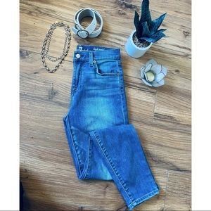 7 For All Mankind HighWaist LightWash Skinny jeans